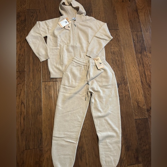 Shabaduer Cashmere & Wool blend Knit Hoodie and Pants Set - Picture 5 of 9